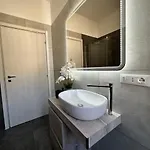 Dolce Garden, Private Parking And Self Check In Como